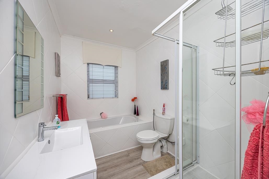4 Bedroom Property for Sale in Flamingo Vlei Western Cape